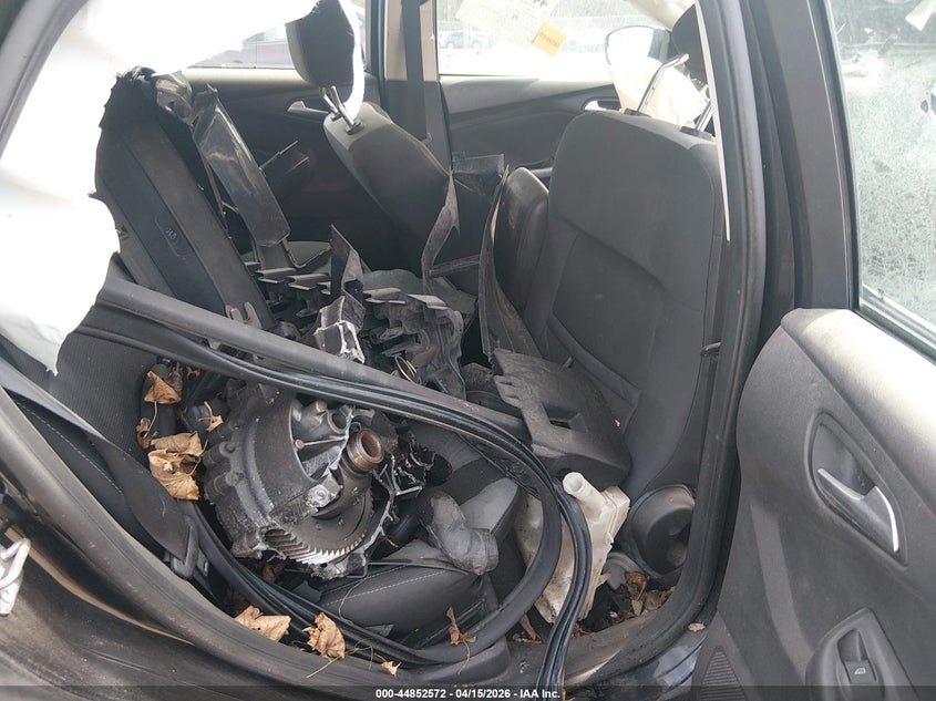 2012 Ford Focus Se VIN: 1FAHP3F27CL304105 Lot: 44852572