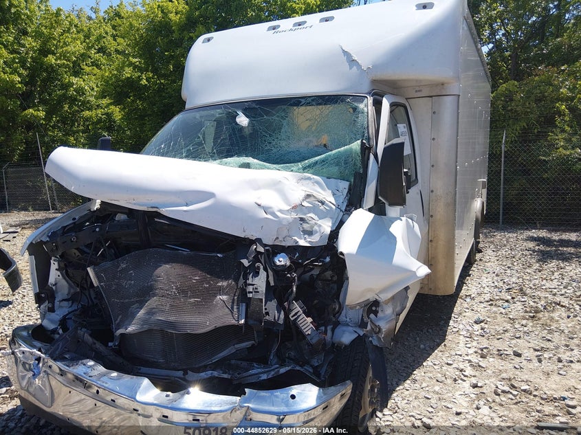 2024 GMC Savana Cutaway Work Van VIN: 7GZ37TC74RN002257 Lot: 44852629