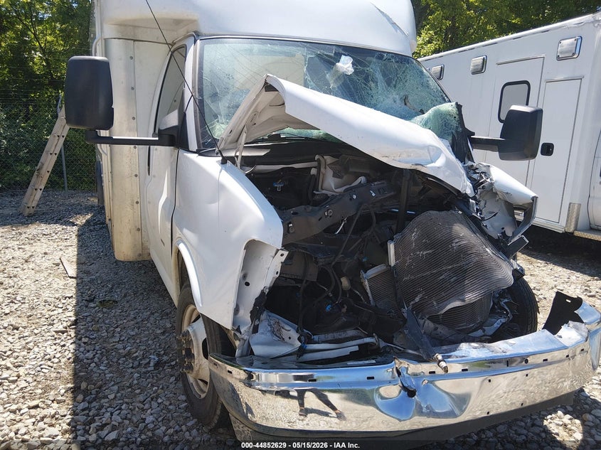 2024 GMC Savana Cutaway Work Van VIN: 7GZ37TC74RN002257 Lot: 44852629