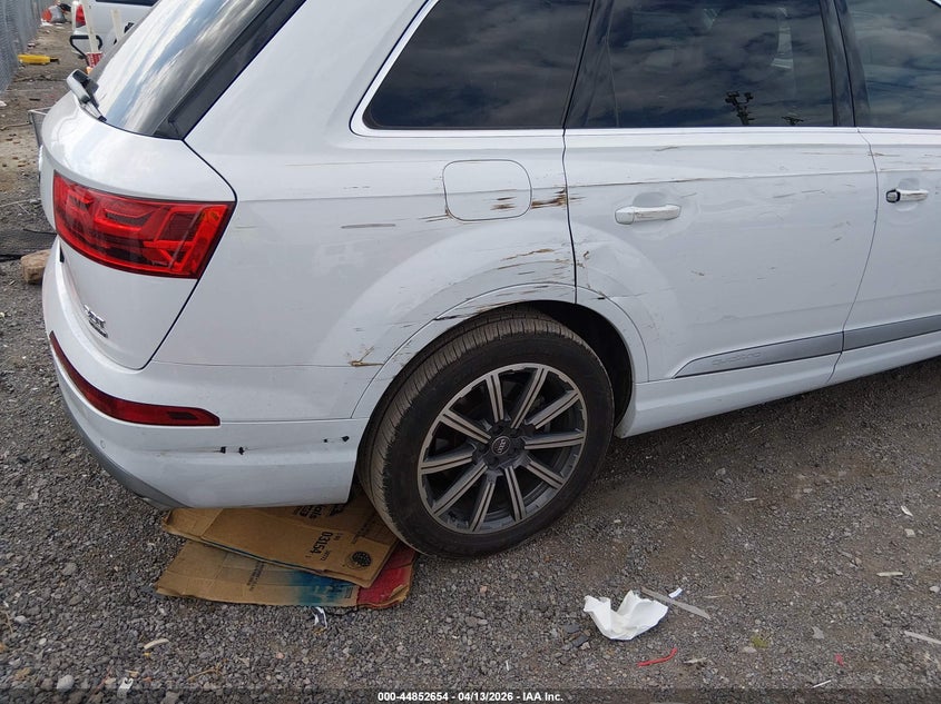 2017 Audi Q7 3.0T Premium VIN: WA1LAAF7XHD015737 Lot: 44852654