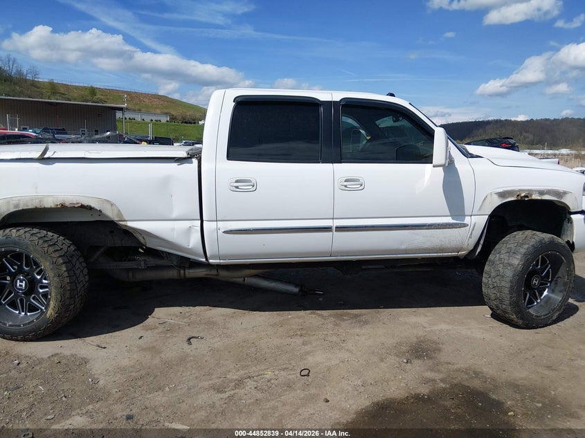 2005 GMC Sierra 2500Hd Slt VIN: 1GTHK232X5F904562 Lot: 44852839