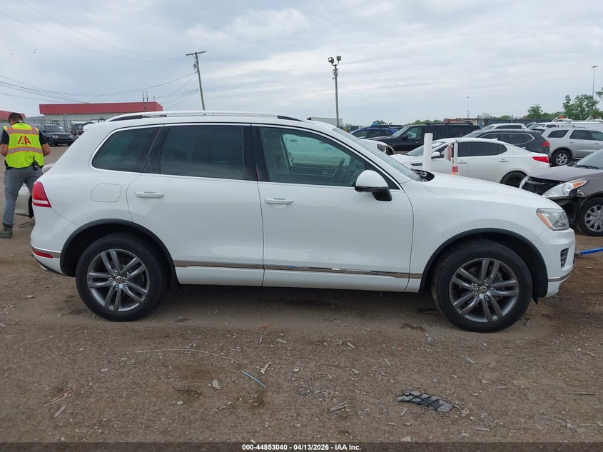 2016 Volkswagen Touareg Vr6 Lux VIN: WVGEF9BP5GD000772 Lot: 44853040