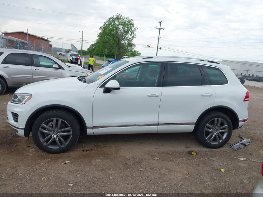 2016 Volkswagen Touareg Vr6 Lux VIN: WVGEF9BP5GD000772 Lot: 44853040