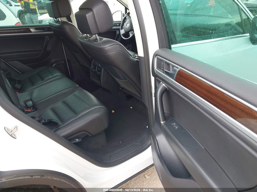 2016 Volkswagen Touareg Vr6 Lux VIN: WVGEF9BP5GD000772 Lot: 44853040
