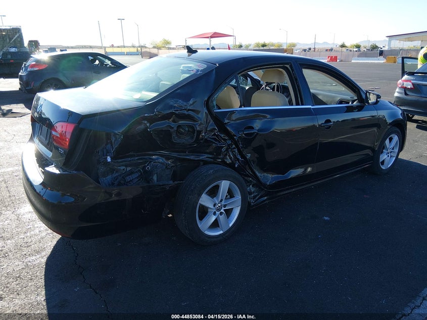 2013 VOLKSWAGEN JETTA auction photo 4