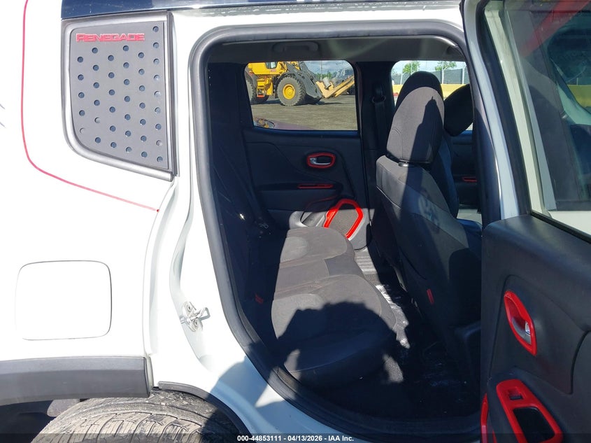 2015 Jeep Renegade 2.4 Trailhawk white Lot 111044853111 Vin ZACCJBCT3FPC18223