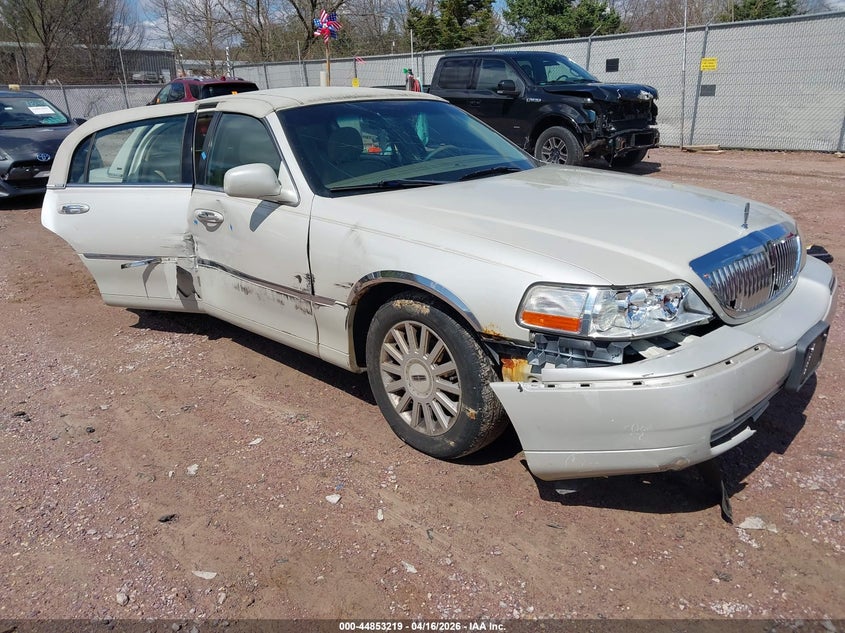 2005 Lincoln Town Car Signature