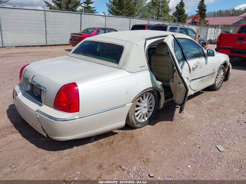 2005 Lincoln Town Car Signature