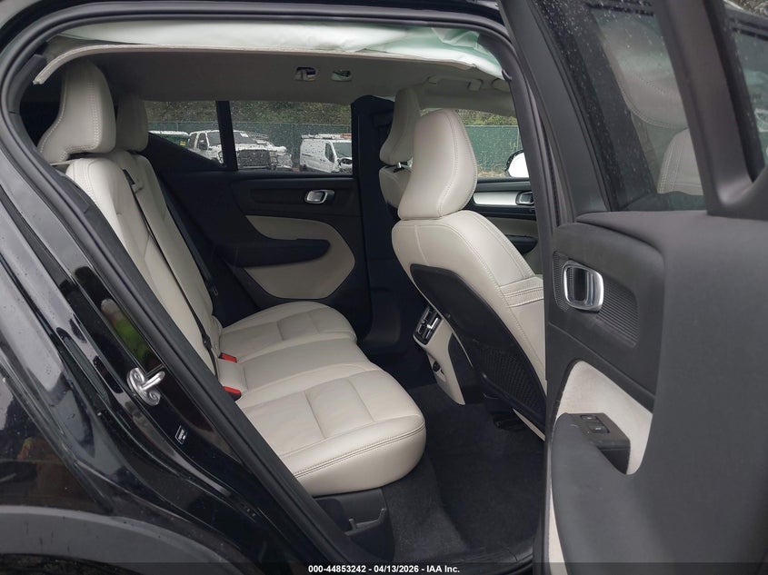 2022 Volvo Xc40 T5 Momentum VIN: YV4162UK4N2741075 Lot: 44853242