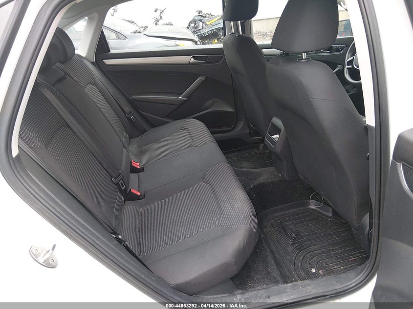 2016 Volkswagen Passat 1.8T S VIN: 1VWAT7A39GC010920 Lot: 44853292