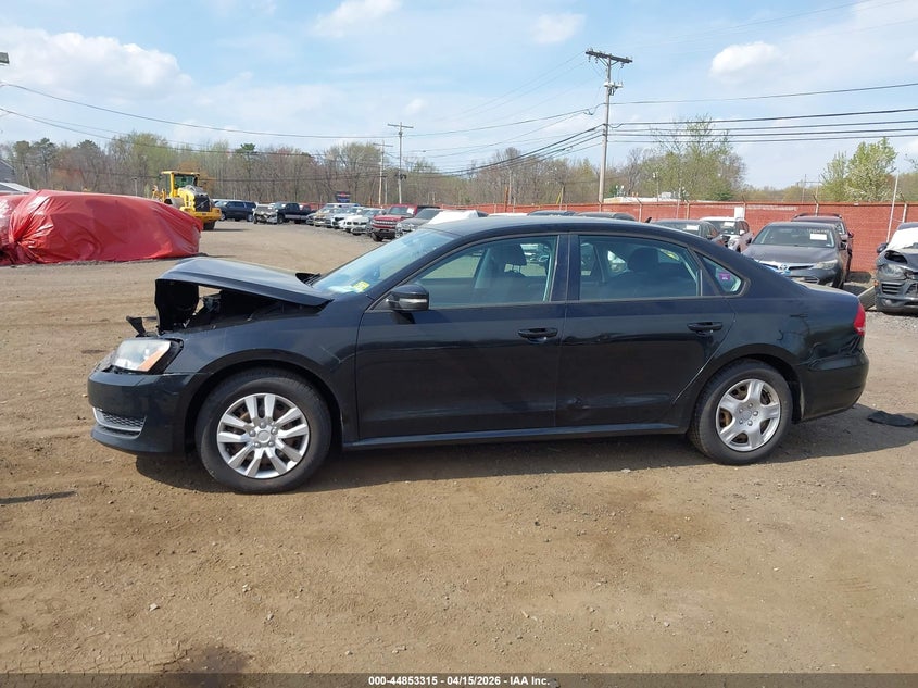 2015 Volkswagen Passat 1.8T S VIN: 1VWAT7A31FC071886 Lot: 44853315