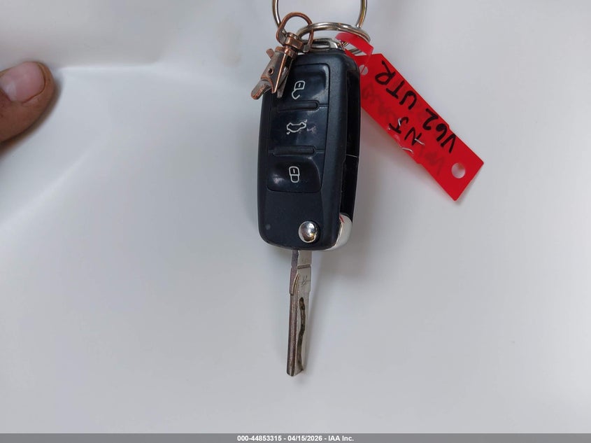 2015 Volkswagen Passat 1.8T S VIN: 1VWAT7A31FC071886 Lot: 44853315