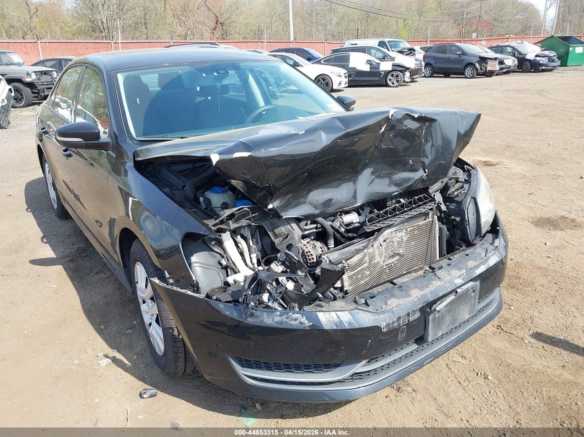 2015 Volkswagen Passat 1.8T S VIN: 1VWAT7A31FC071886 Lot: 44853315