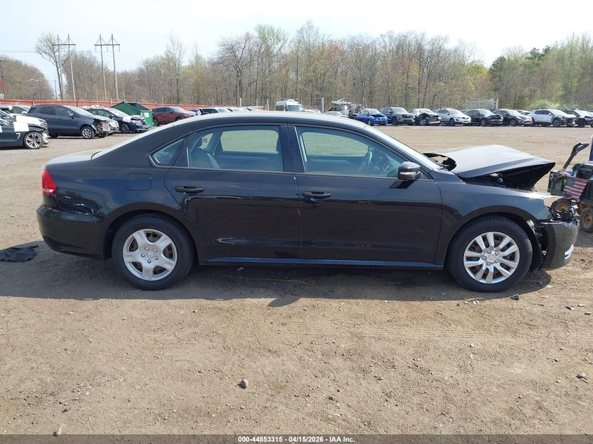 2015 Volkswagen Passat 1.8T S VIN: 1VWAT7A31FC071886 Lot: 44853315