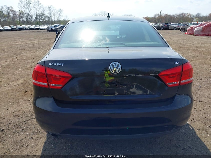 2015 Volkswagen Passat 1.8T S VIN: 1VWAT7A31FC071886 Lot: 44853315