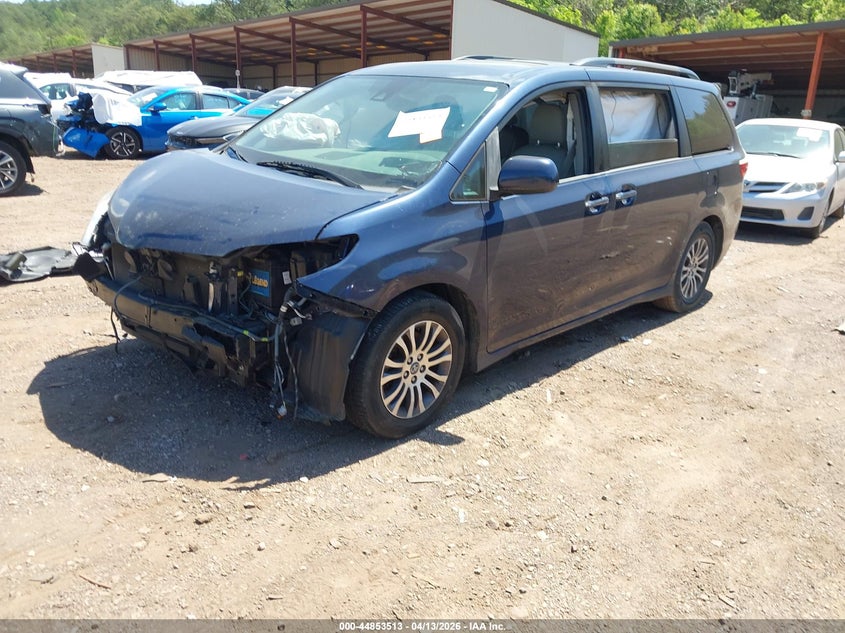 2019 TOYOTA SIENNA auction photo 2