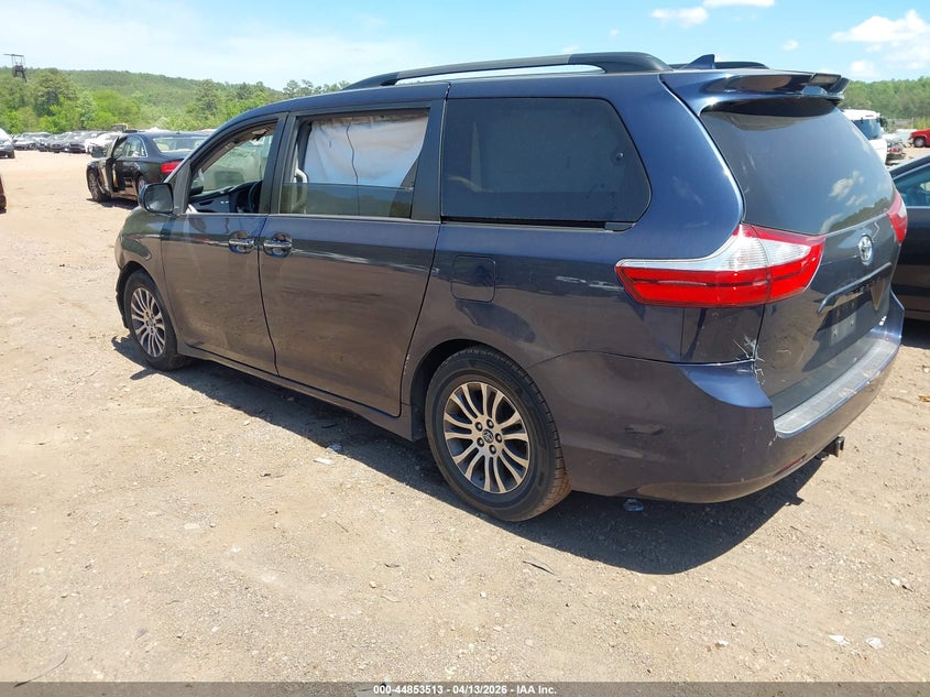2019 TOYOTA SIENNA auction photo 3