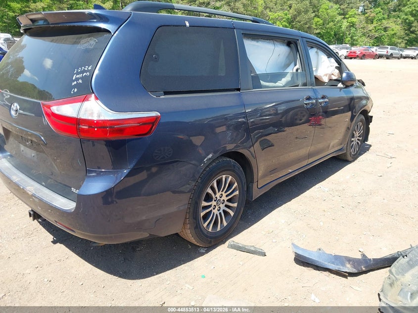 2019 TOYOTA SIENNA auction photo 4