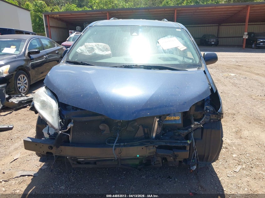 2019 TOYOTA SIENNA auction photo 6