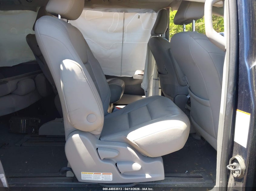 2019 TOYOTA SIENNA auction photo 8