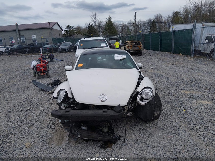 2013 Volkswagen Beetle 2.5L VIN: 3VWJP7AT3DM676766 Lot: 44853524