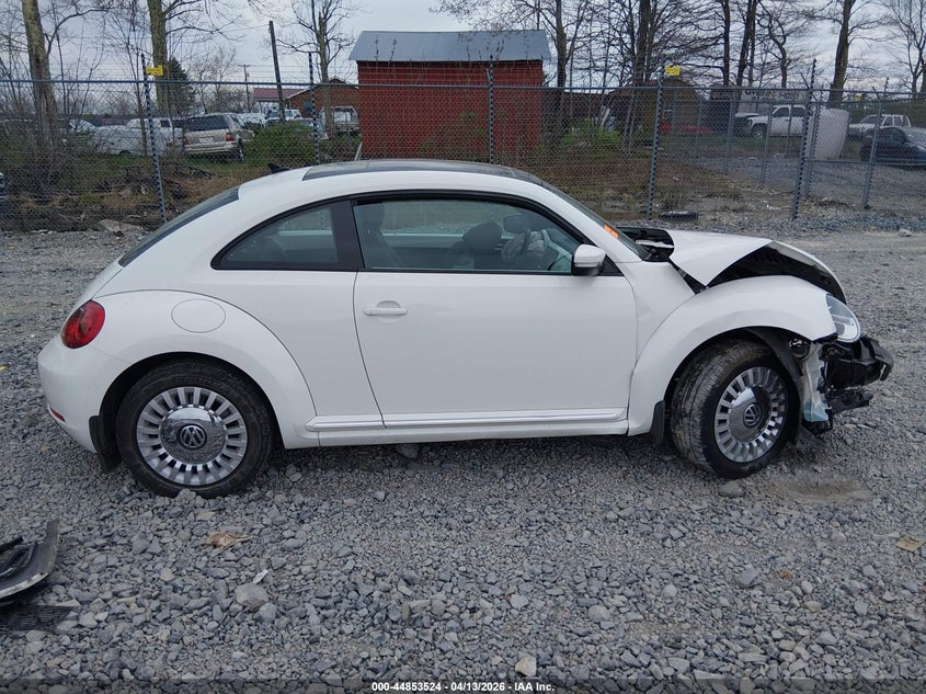 2013 Volkswagen Beetle 2.5L VIN: 3VWJP7AT3DM676766 Lot: 44853524