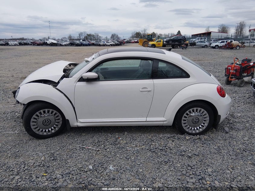 2013 Volkswagen Beetle 2.5L VIN: 3VWJP7AT3DM676766 Lot: 44853524