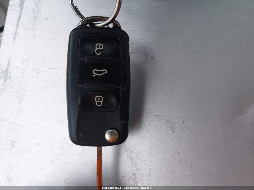 2013 Volkswagen Beetle 2.5L VIN: 3VWJP7AT3DM676766 Lot: 44853524