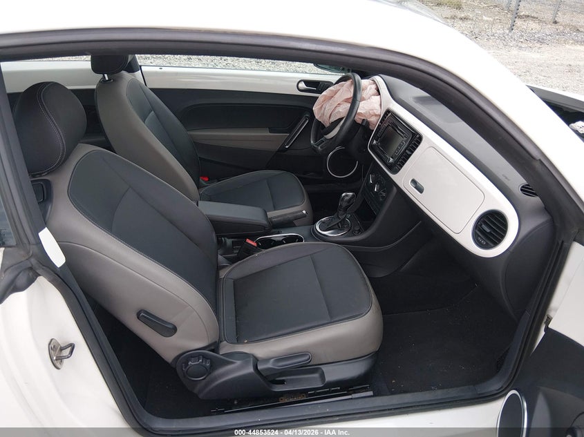 2013 Volkswagen Beetle 2.5L VIN: 3VWJP7AT3DM676766 Lot: 44853524