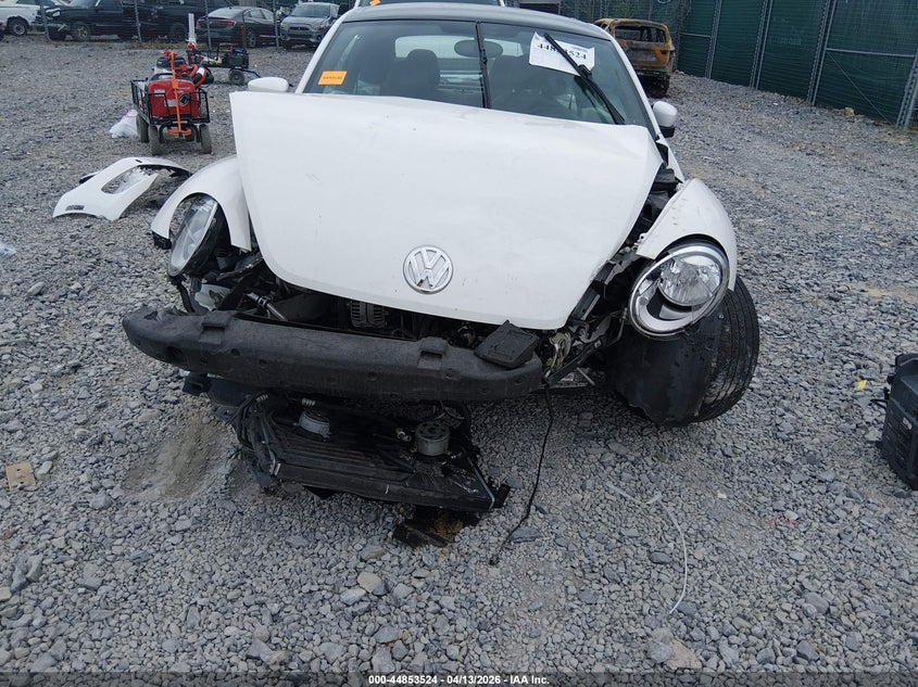2013 Volkswagen Beetle 2.5L VIN: 3VWJP7AT3DM676766 Lot: 44853524