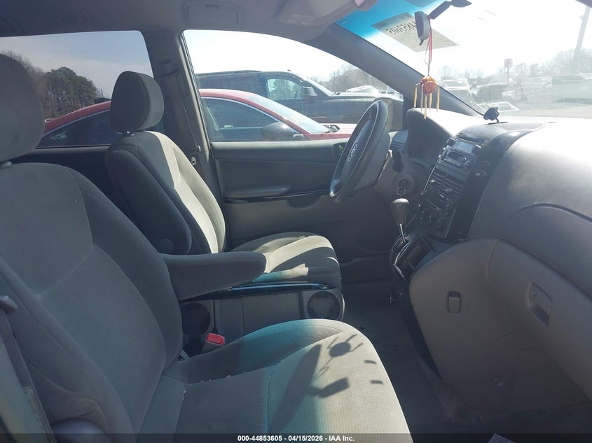 2005 Toyota Sienna Le