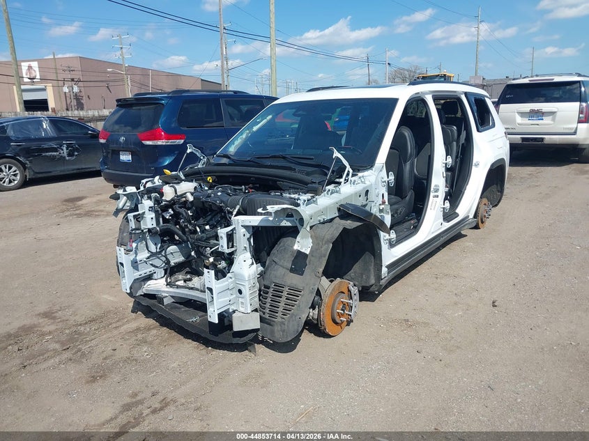 2025 JEEP GRAND CHEROKEE L auction photo 2