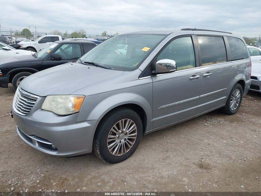 2014 CHRYSLER TOWN & COUNTRY auction photo 2
