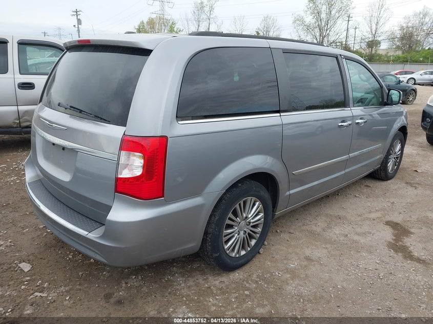 2014 CHRYSLER TOWN & COUNTRY auction photo 4