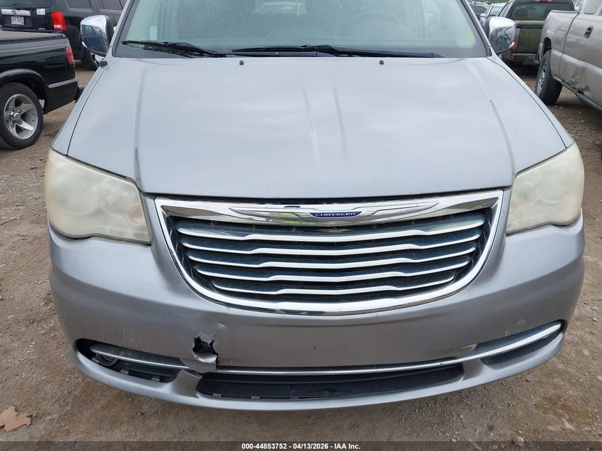 2014 CHRYSLER TOWN & COUNTRY auction photo 6