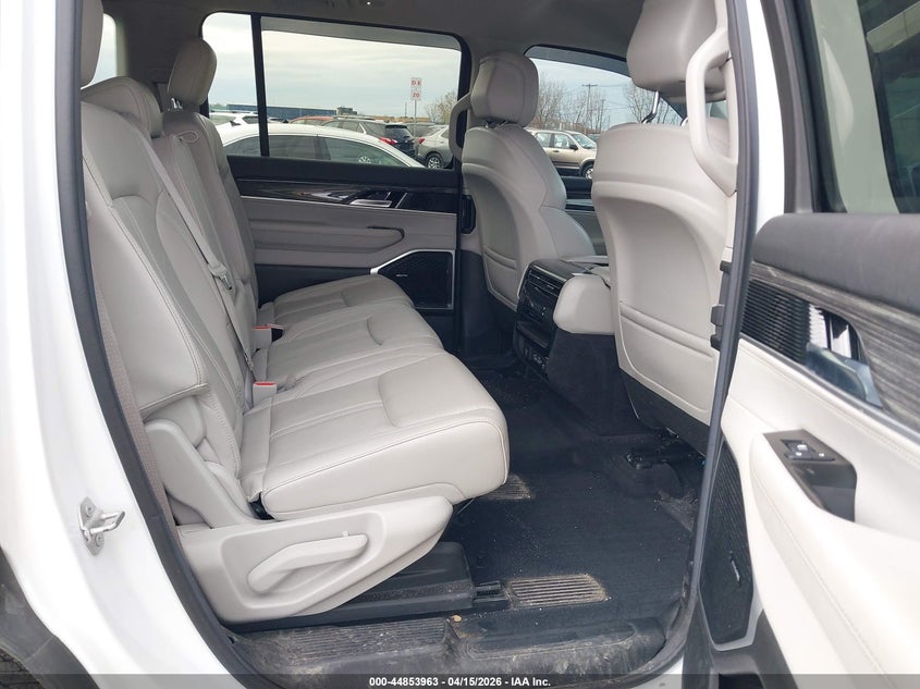 2022 Jeep Wagoneer Series Ii 4X4 VIN: 1C4SJVBTXNS127845 Lot: 44853963