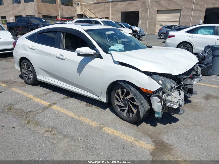2017 Honda Civic 2.0 Ex white Lot 111044854103 Vin 19XFC2F73HE201802