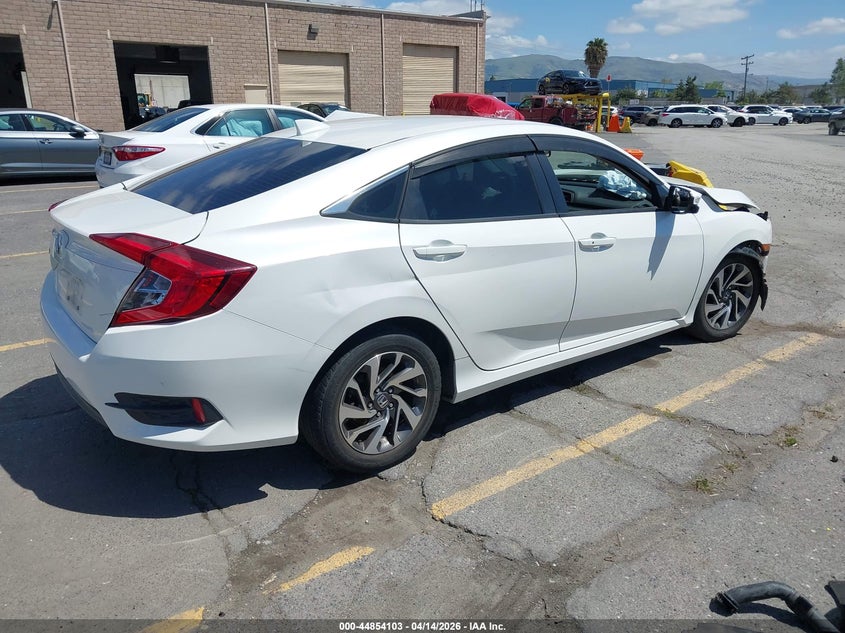 2017 Honda Civic 2.0 Ex white Lot 111044854103 Vin 19XFC2F73HE201802