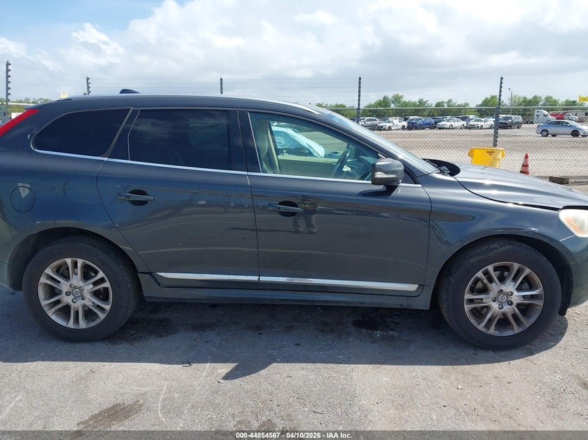 2016 Volvo Xc60 T5 Drive-E Premier VIN: YV440MDK6G2802312 Lot: 44854567