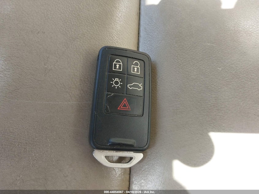 2016 Volvo Xc60 T5 Drive-E Premier VIN: YV440MDK6G2802312 Lot: 44854567