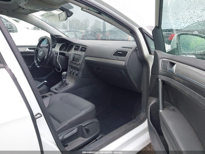 2015 Volkswagen Golf Tsi Se 4-Door