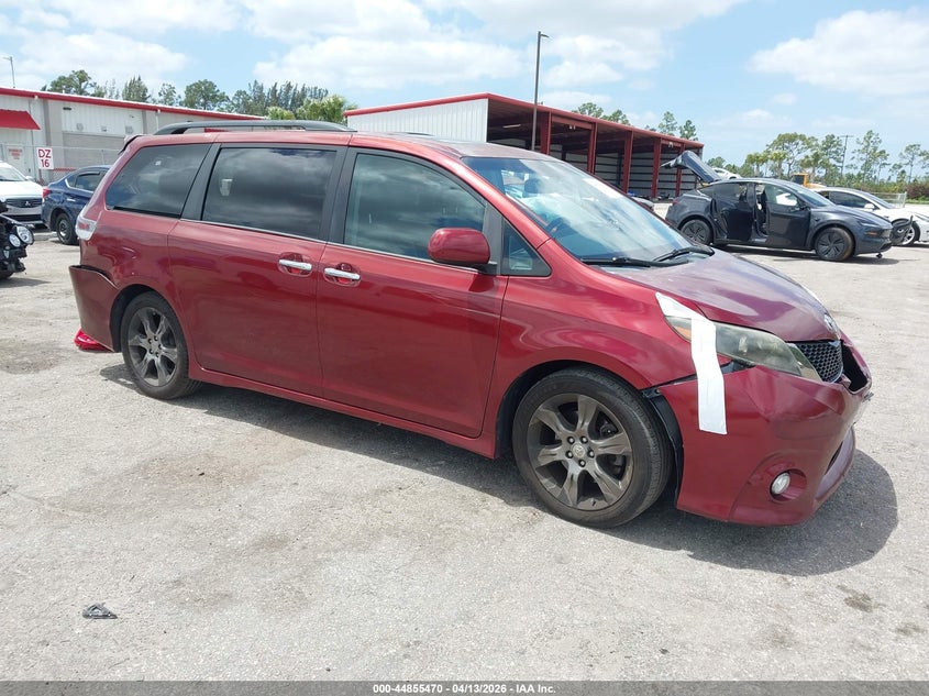 2015 TOYOTA SIENNA SE 8 PASSENGER