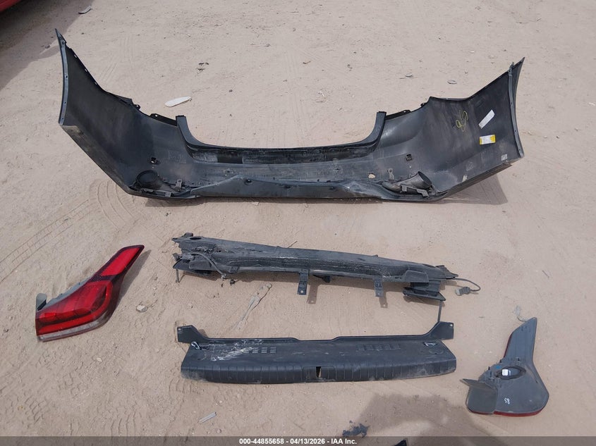 2015 Hyundai Genesis 3.8 VIN: KMHGN4JE9FU097827 Lot: 44855658