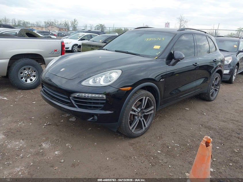 2013 PORSCHE CAYENNE DIESEL · Photo 2