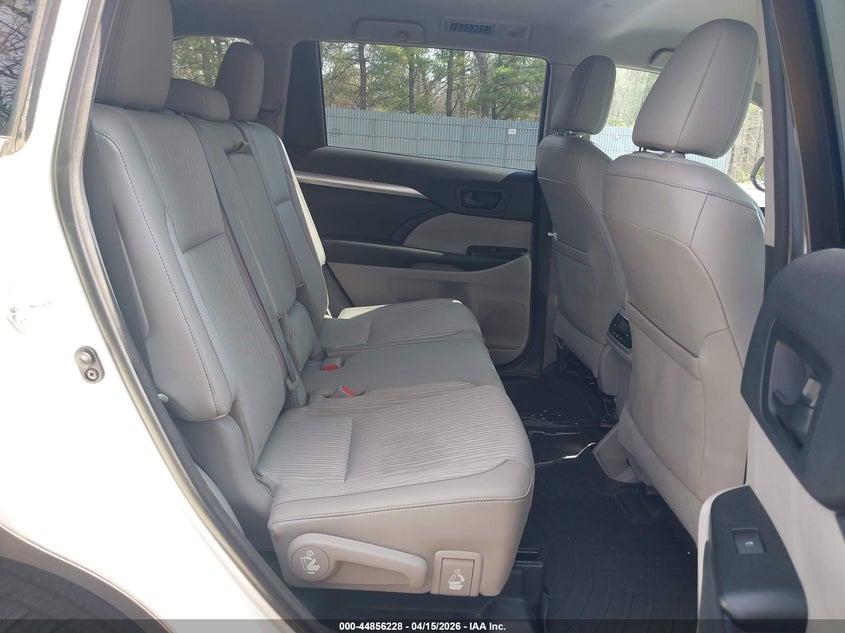 2015 Toyota Highlander Le Plus V6 VIN: 5TDBKRFH4FS074421 Lot: 44856228