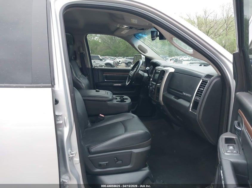 3C6UR5FL5HG606088 2017 Ram 2500 6.7 Ram Laramie 4X4 6'4 Box silver