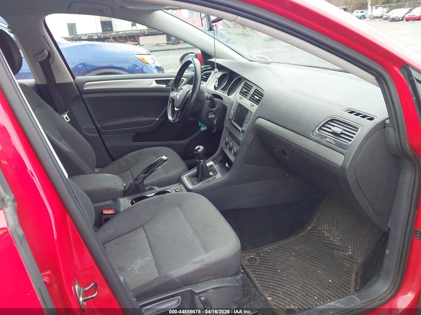 2016 Volkswagen Golf Sportwagen Tsi S 4-Door