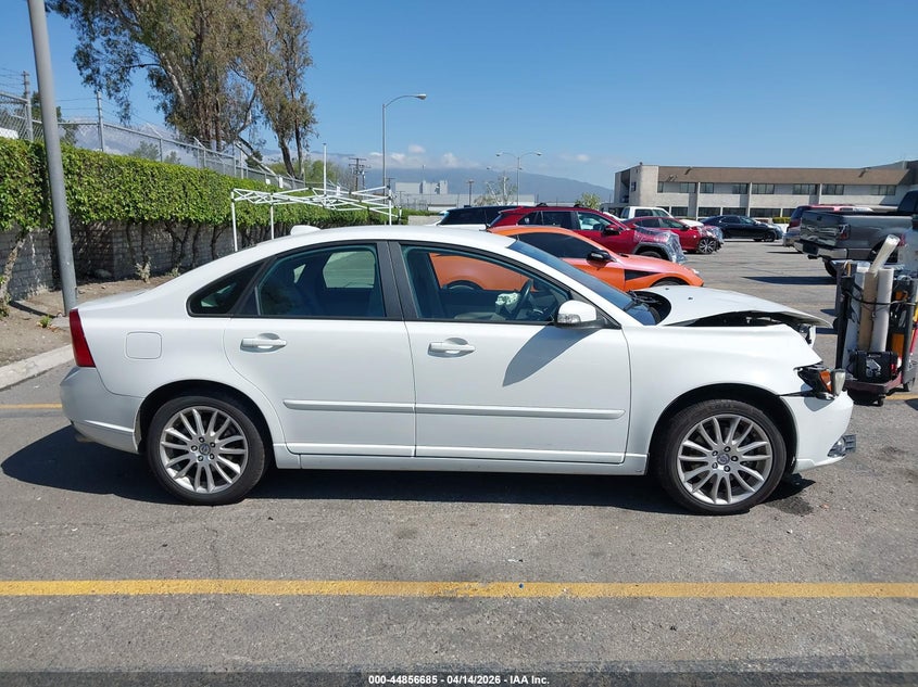 2011 Volvo S40 T5/T5 R-Design VIN: YV1672MS2B2546653 Lot: 44856685