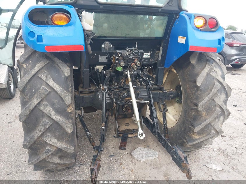 2017 NEW HOLLAND TRACTOR auction photo 6