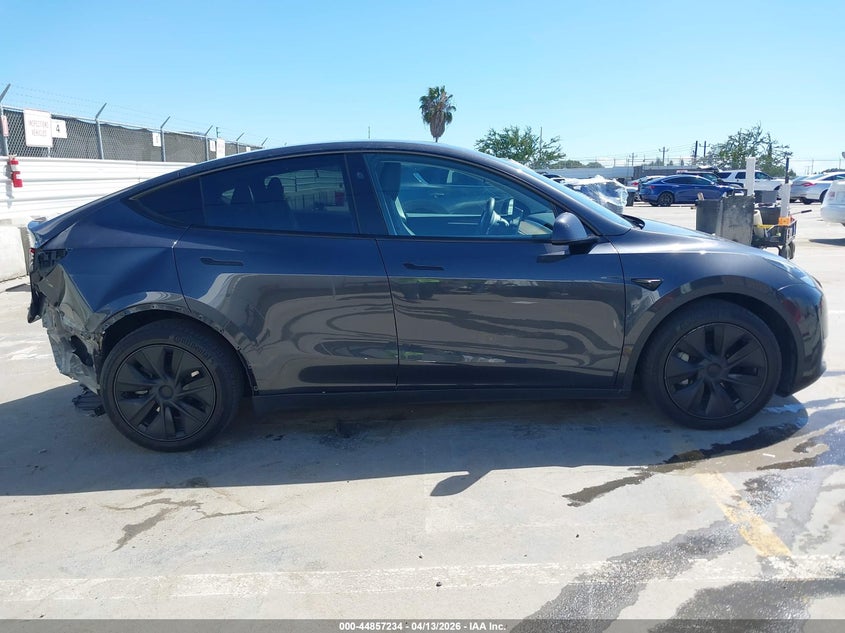 2025 Tesla Model y Long Range Dual Motor All-Wheel Drive grey Lot 111044857234 Vin 7SAYGAEE4SF273376